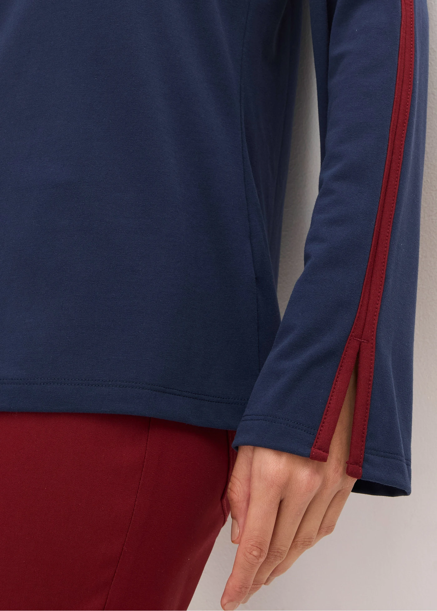 Longsleeve met split • donkerblauw/robijnrood met print • bonprix online shop