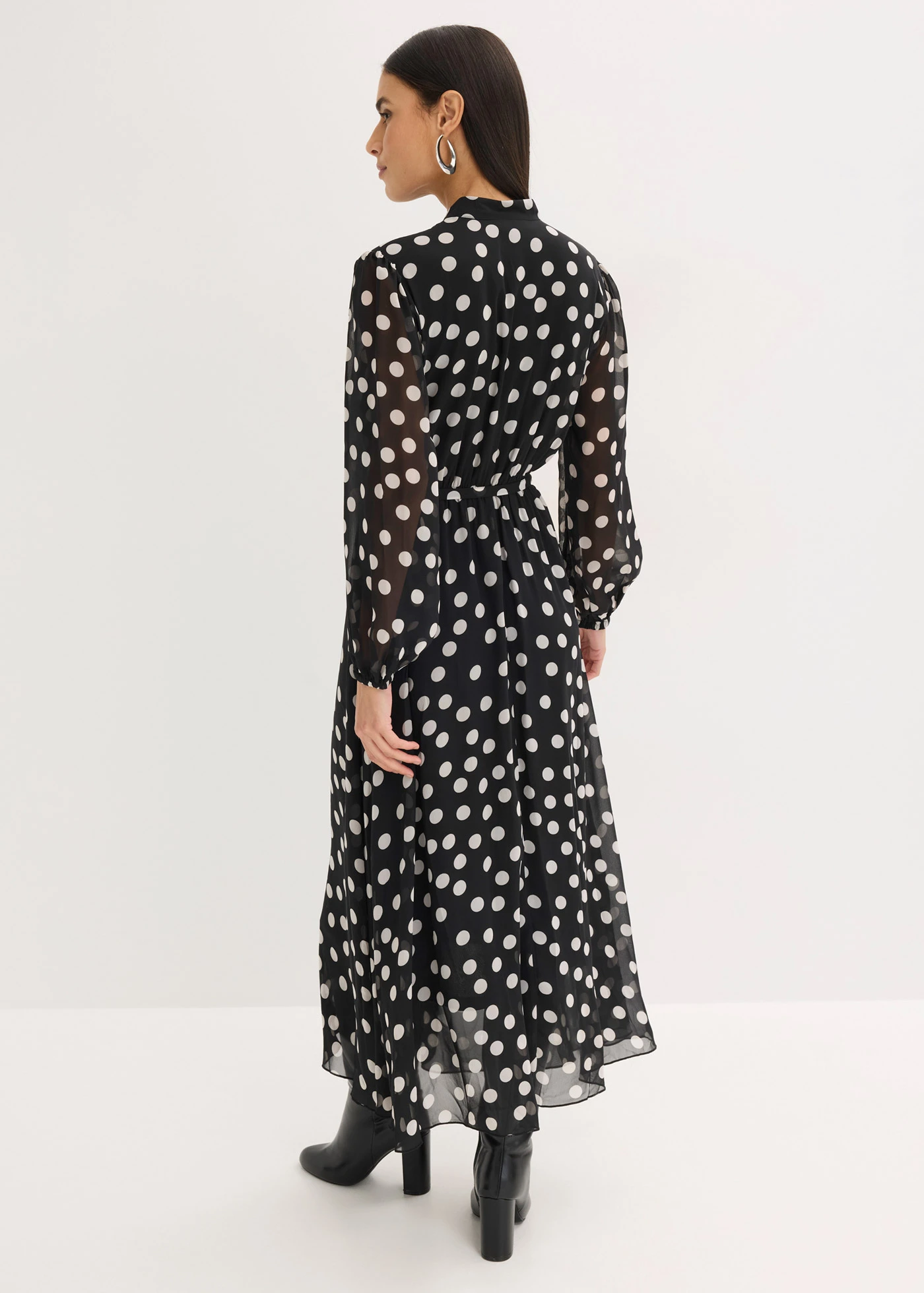 Chiffonjurk met contrasterende details • zwart-wolwit gestippeld • bonprix online shop