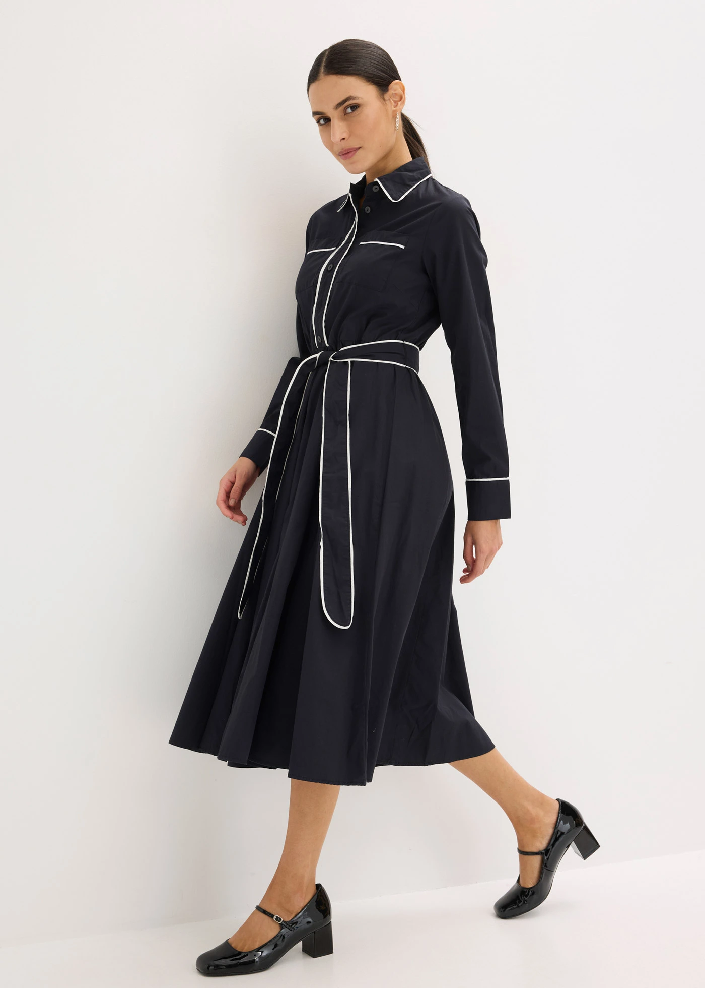 Robe en popeline de coton, sans repassage • noir-écru • Boutique bonprix