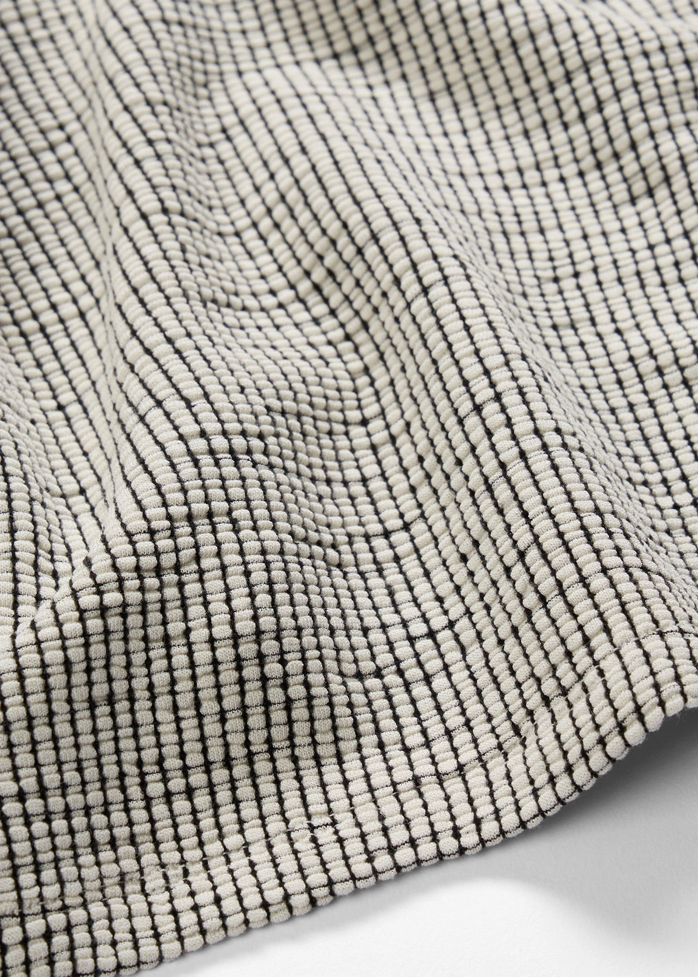 Bluză tricot din material moale cu viscoză • ecru/negru cadrilat • magazin bonprix