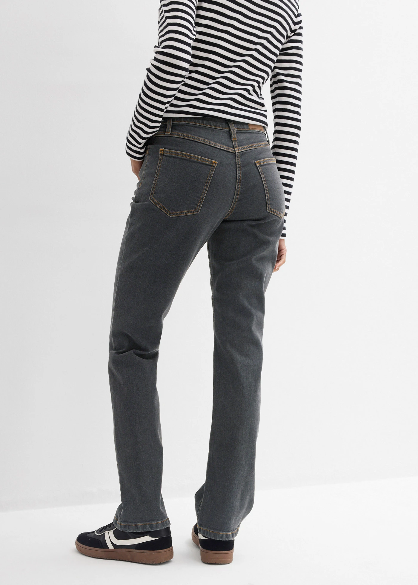Jean straight, taille mi-haute, extensible • noir • Boutique bonprix