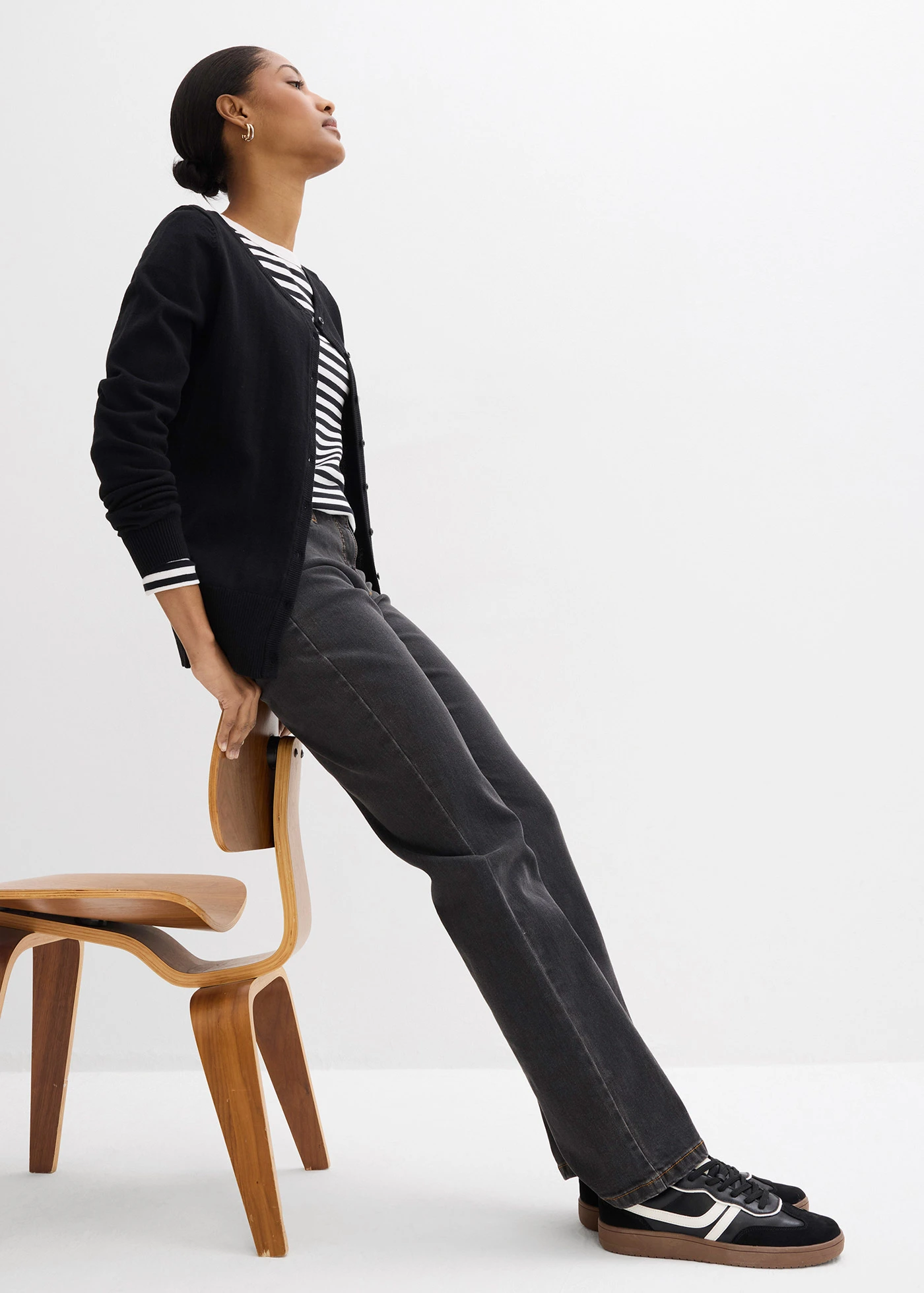 Mid waist stretch jeans, straight • zwart denim • bonprix online shop