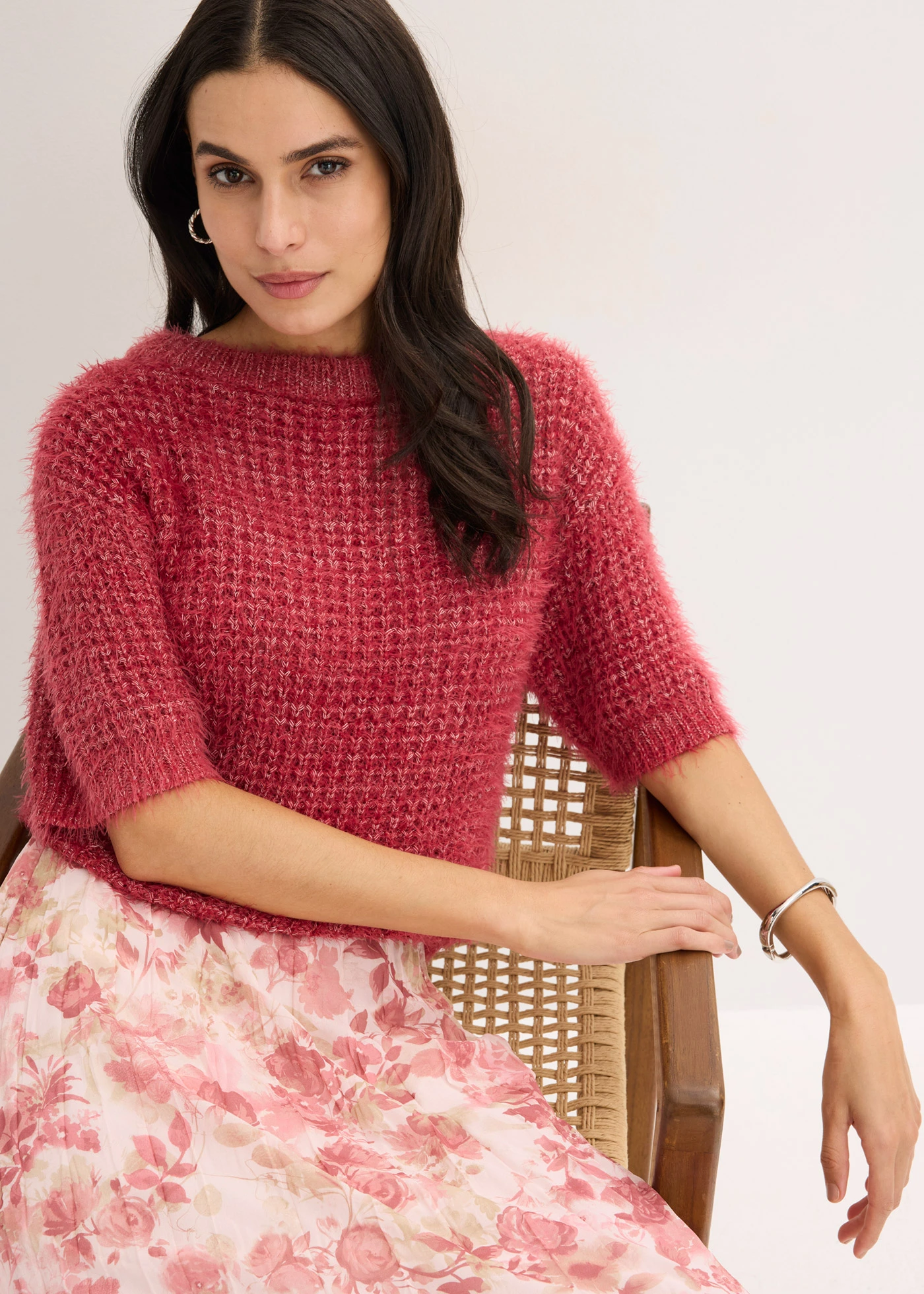 Pull en grosse maille poilue • rouge cerise/sable clair chiné • Boutique bonprix