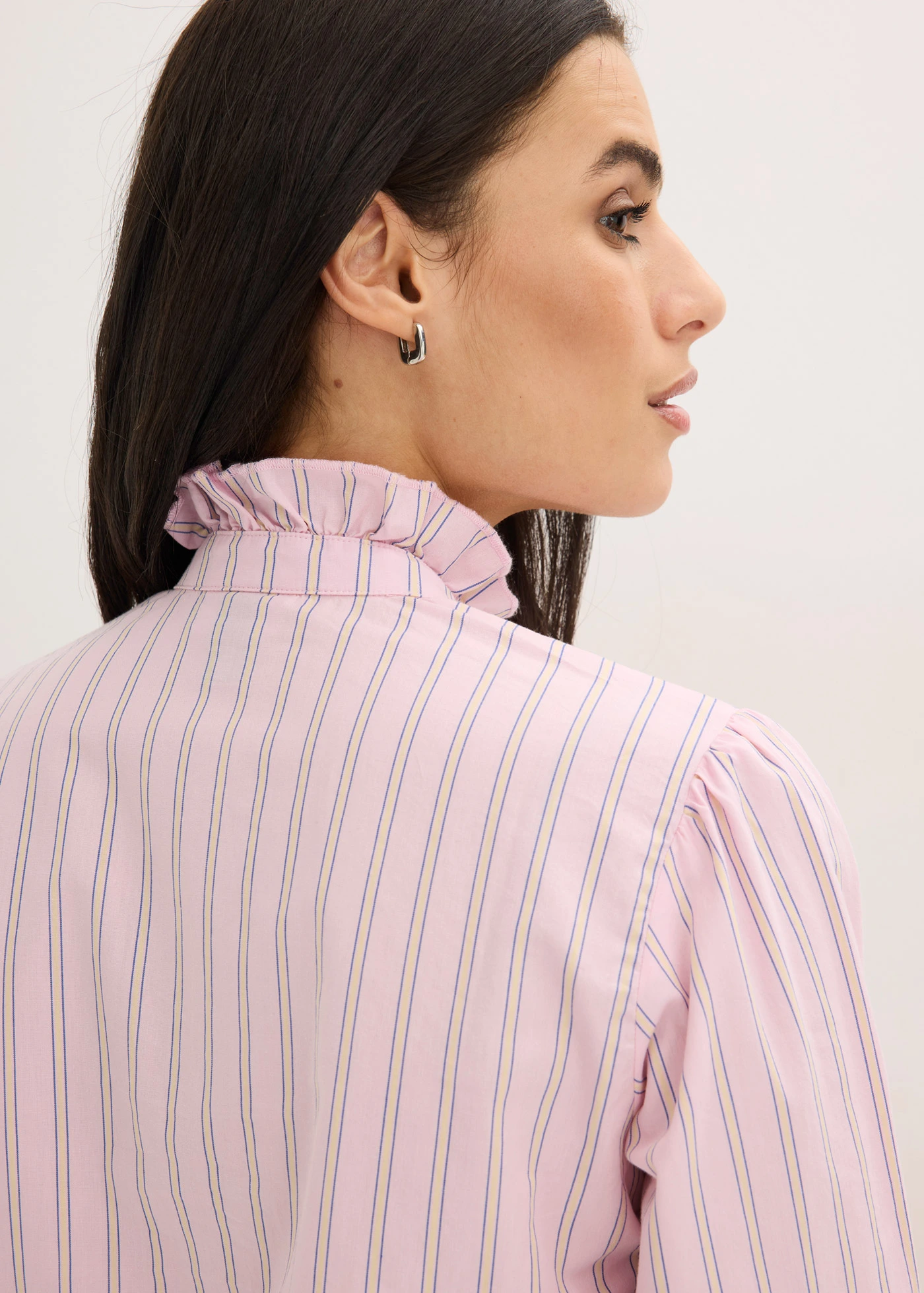 Popeline blouse met rucheskraag • kristalroze-lichtgeel-arctisch blauw gestreept • bonprix online shop