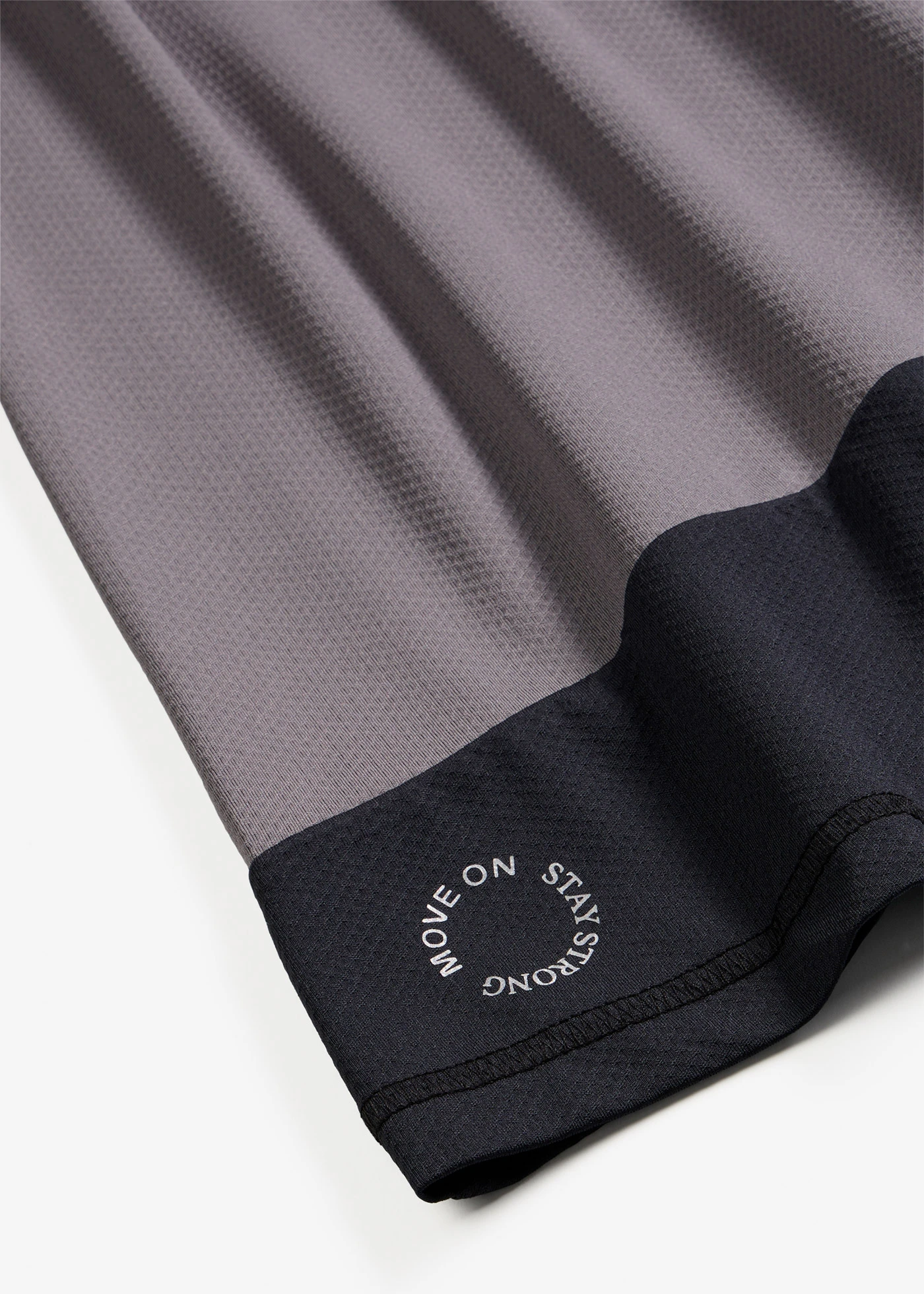 Bluză sport cu aspect texturat • gri-granit-negru • magazin bonprix