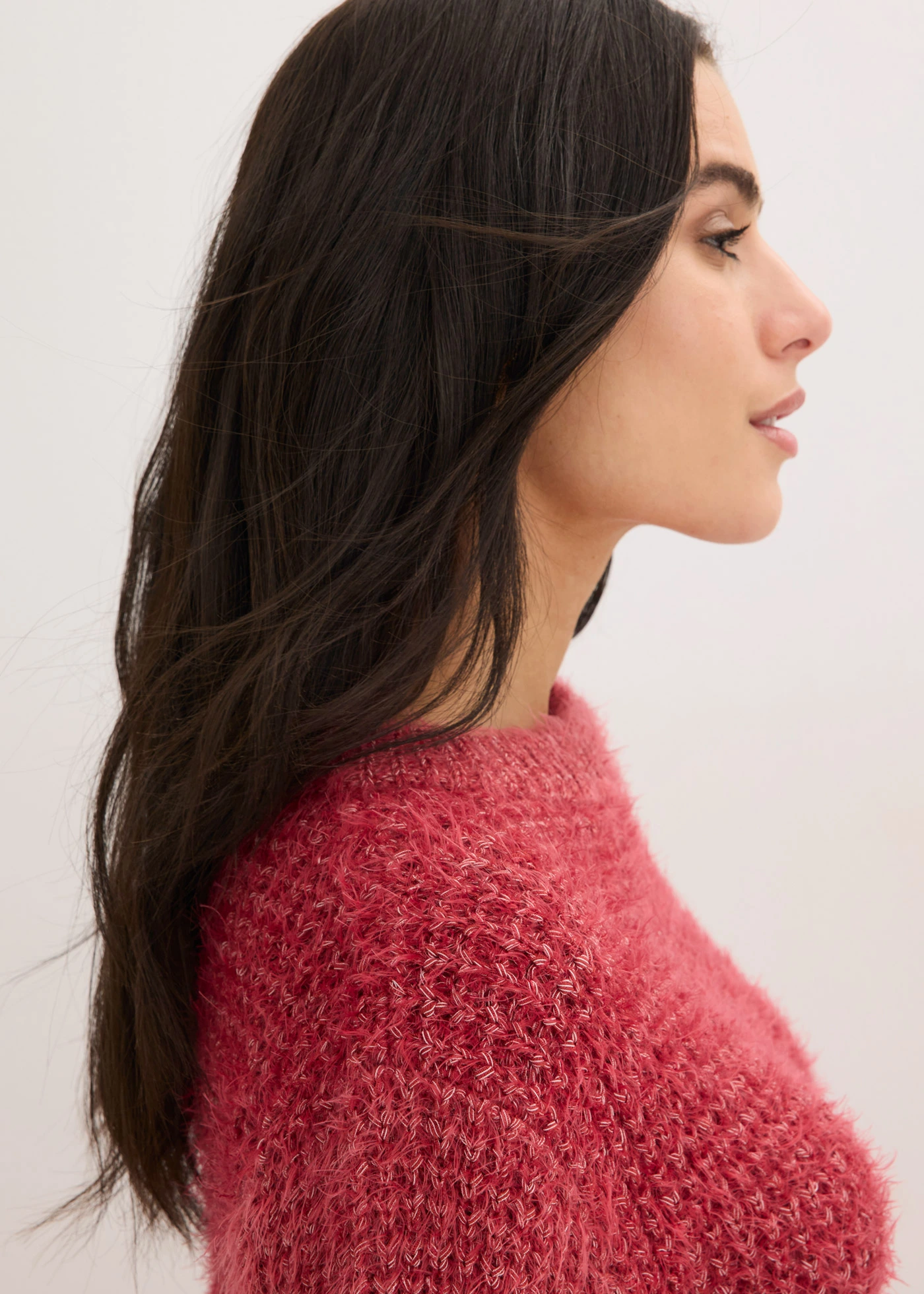 Pull en grosse maille poilue • rouge cerise/sable clair chiné • Boutique bonprix