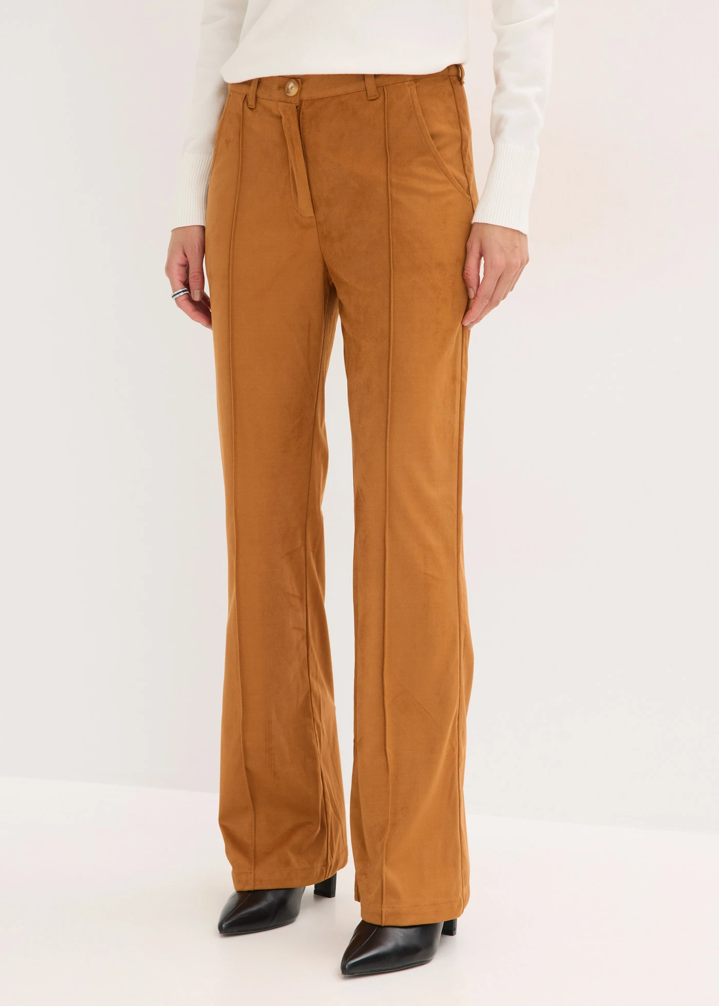Pantalon flare en suédine • cognac doré • Boutique bonprix
