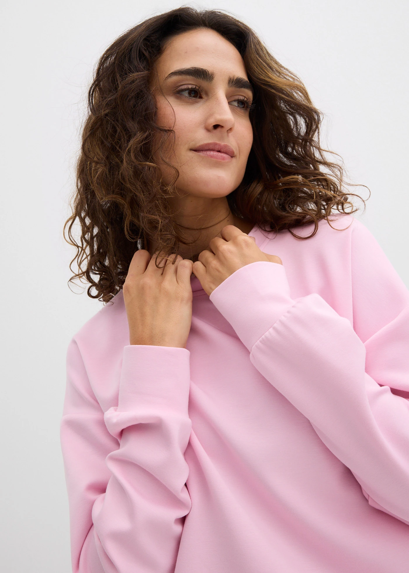 Bluza z miękkiej dzianiny scuba • jasnoróżowy kryształowy • sklep bonprix