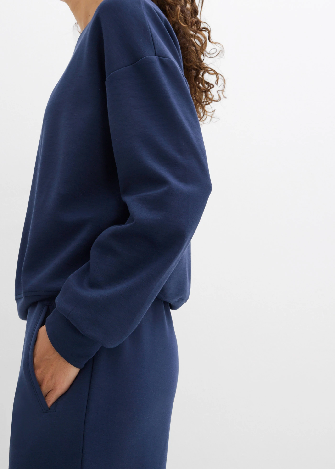 Bluză casual din material scuba moale • bleumarin • magazin bonprix