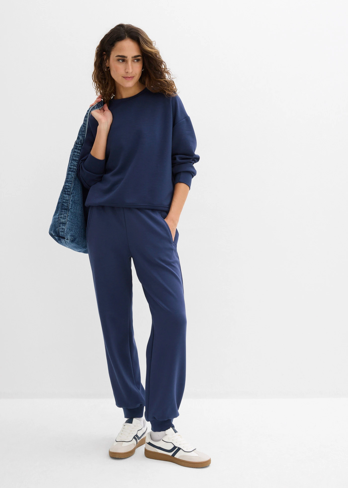 Bluză casual din material scuba moale • bleumarin • magazin bonprix