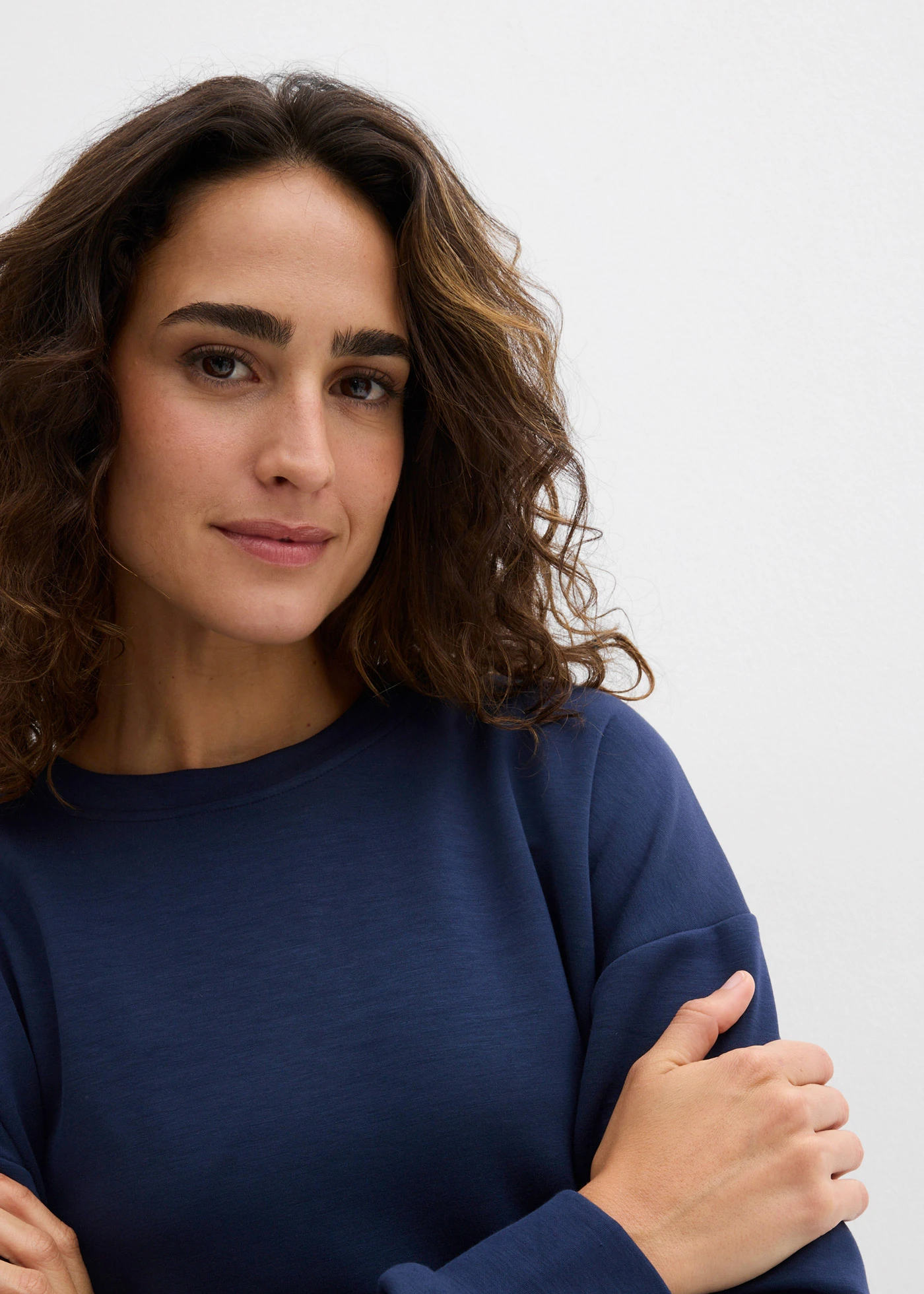 Mikina z jemného scuba materíálu • tmavomodrá • obchod bonprix