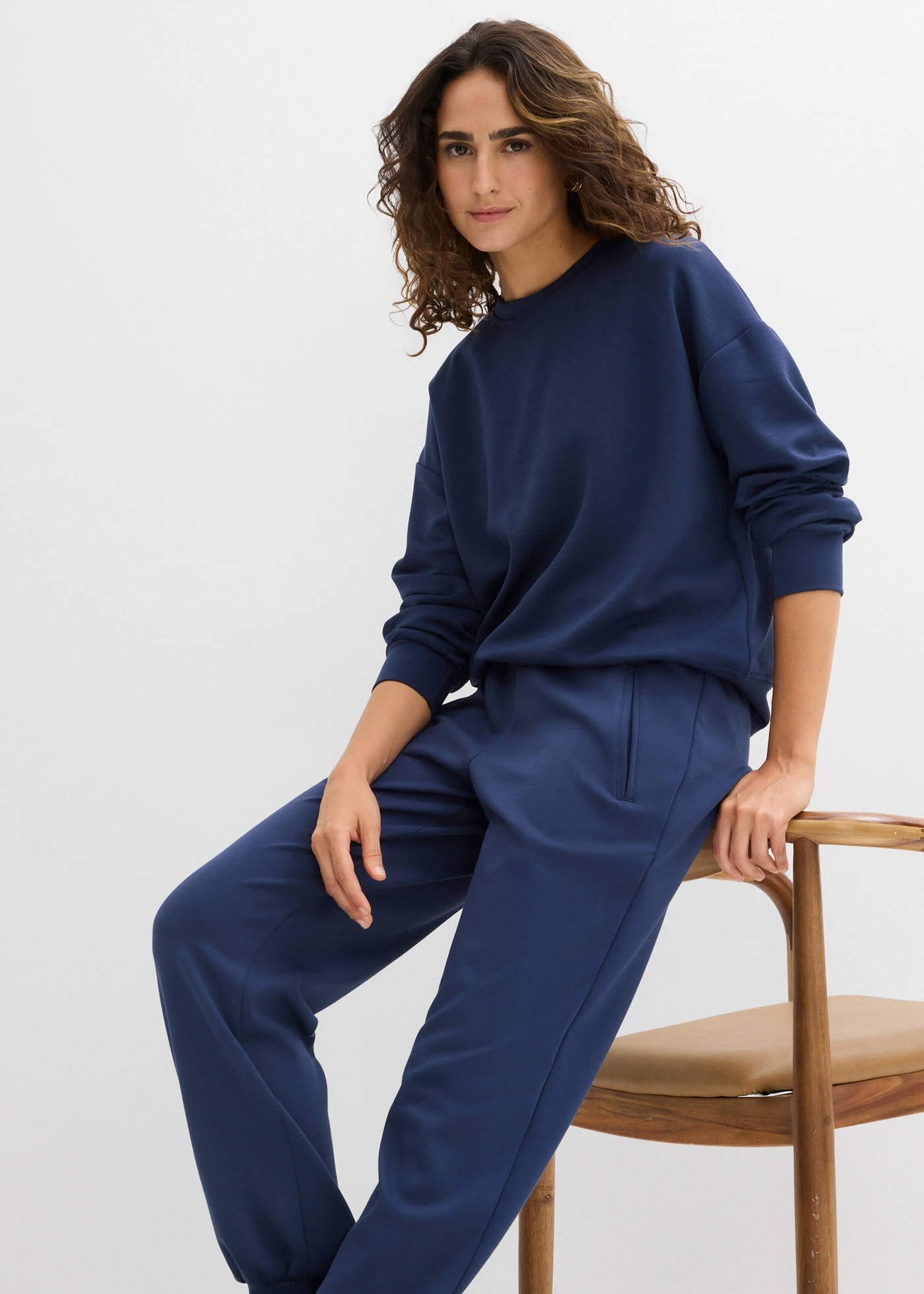 Bluza z miękkiej dzianiny scuba • granatowy • sklep bonprix