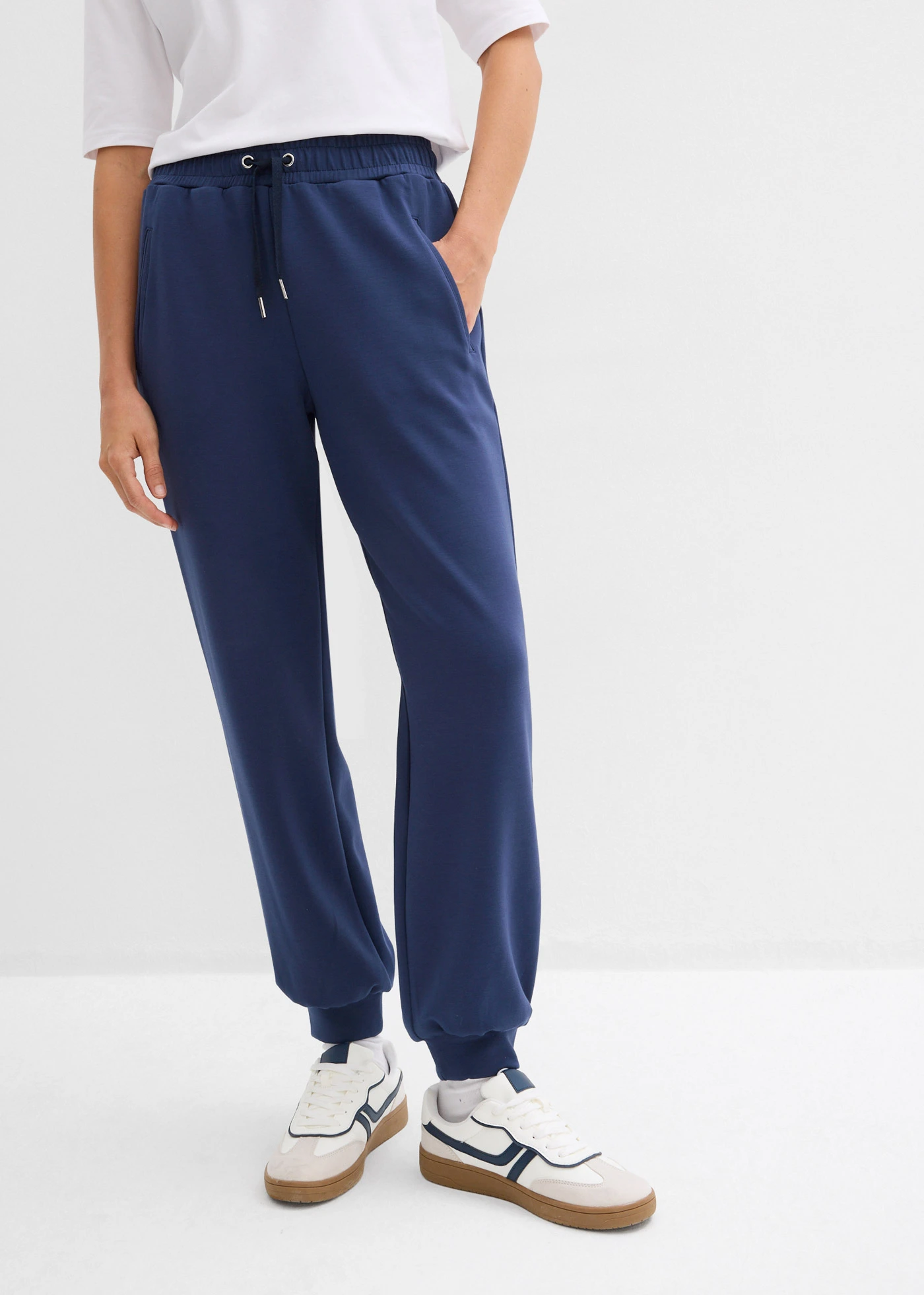 Pantaloni de jogging din material scuba moale • bleumarin • magazin bonprix