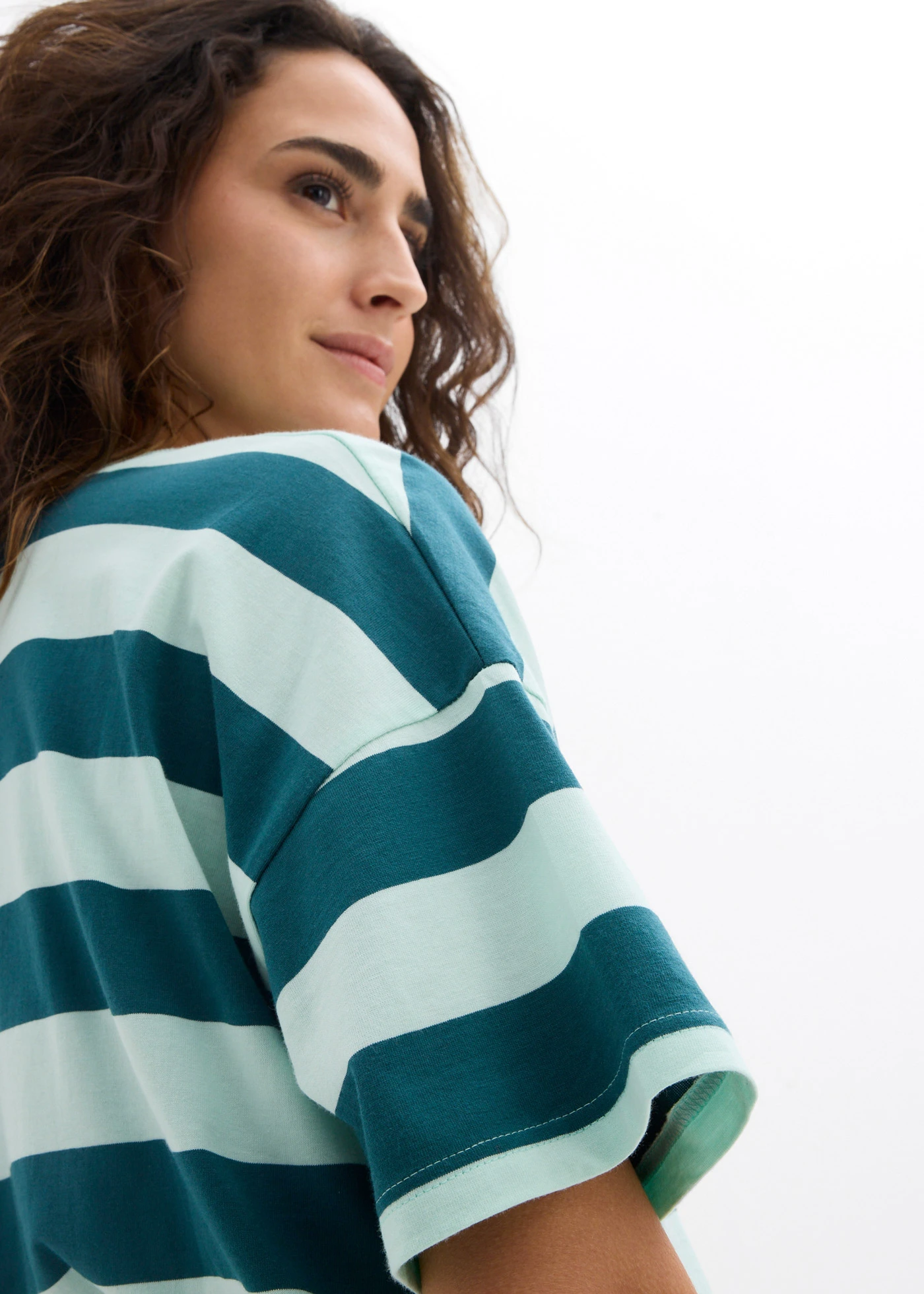 T-shirt oversize 100% coton • menthe clair/vert poivre rayé • Boutique bonprix