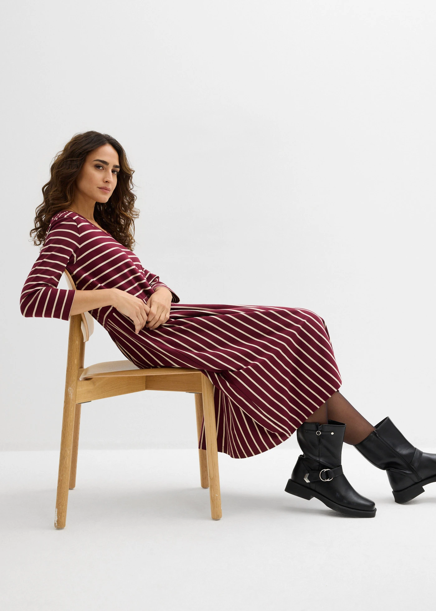 Rochie midi din jerse din bumbac • roșu-arțar/bej nisipiu mat dungat • magazin bonprix