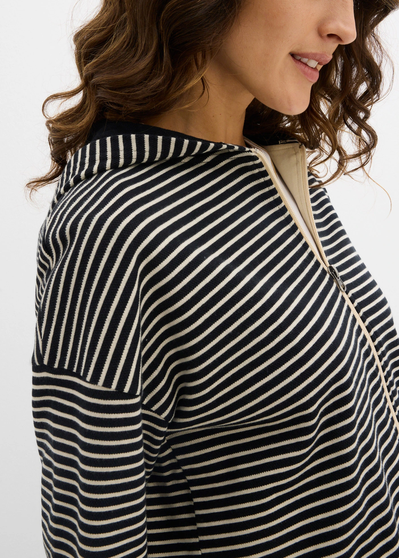 Gestreept sweatvest in een katoenmix • zwart-lichtsand gestreept • bonprix online shop