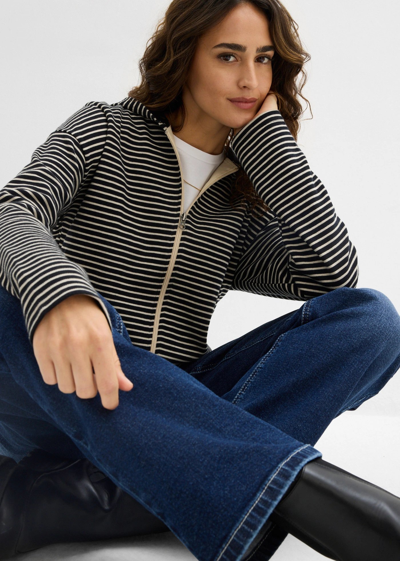 Gestreept sweatvest in een katoenmix • zwart-lichtsand gestreept • bonprix online shop