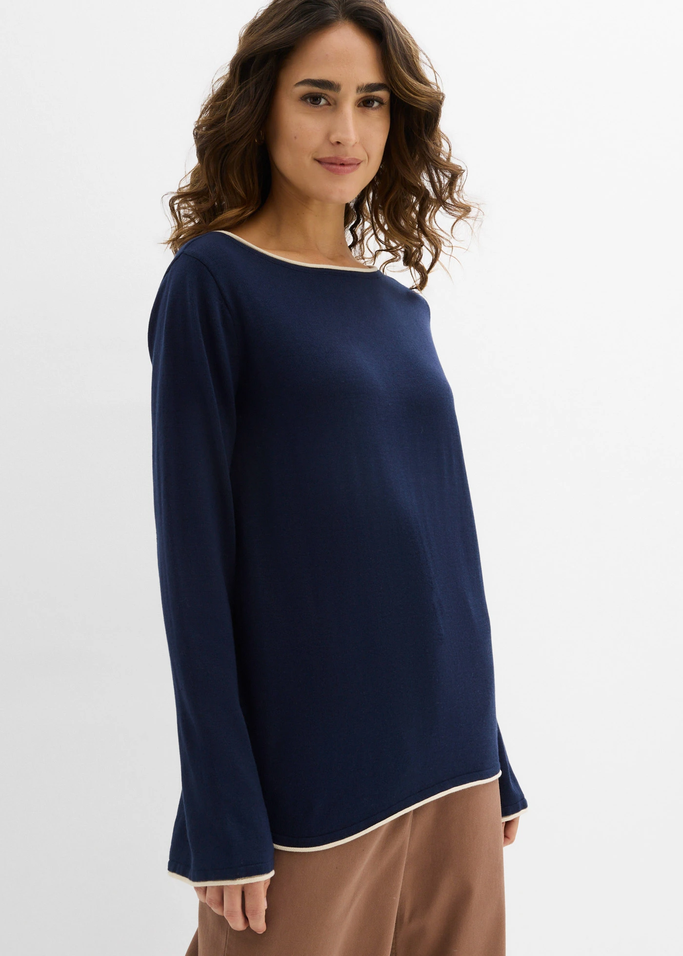 Pull en fine maille de coton mélangé • bleu foncé-sable clair • Boutique bonprix