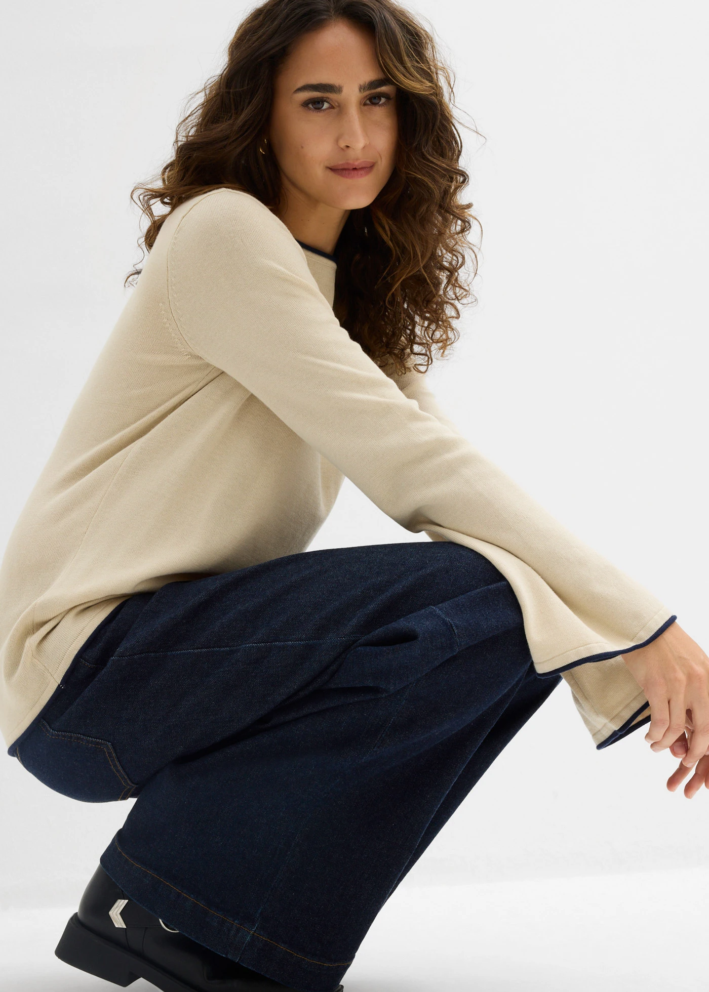 Cienki sweter z mieszanki bawełny • jasny piaskowy - ciemnoniebieski • sklep bonprix