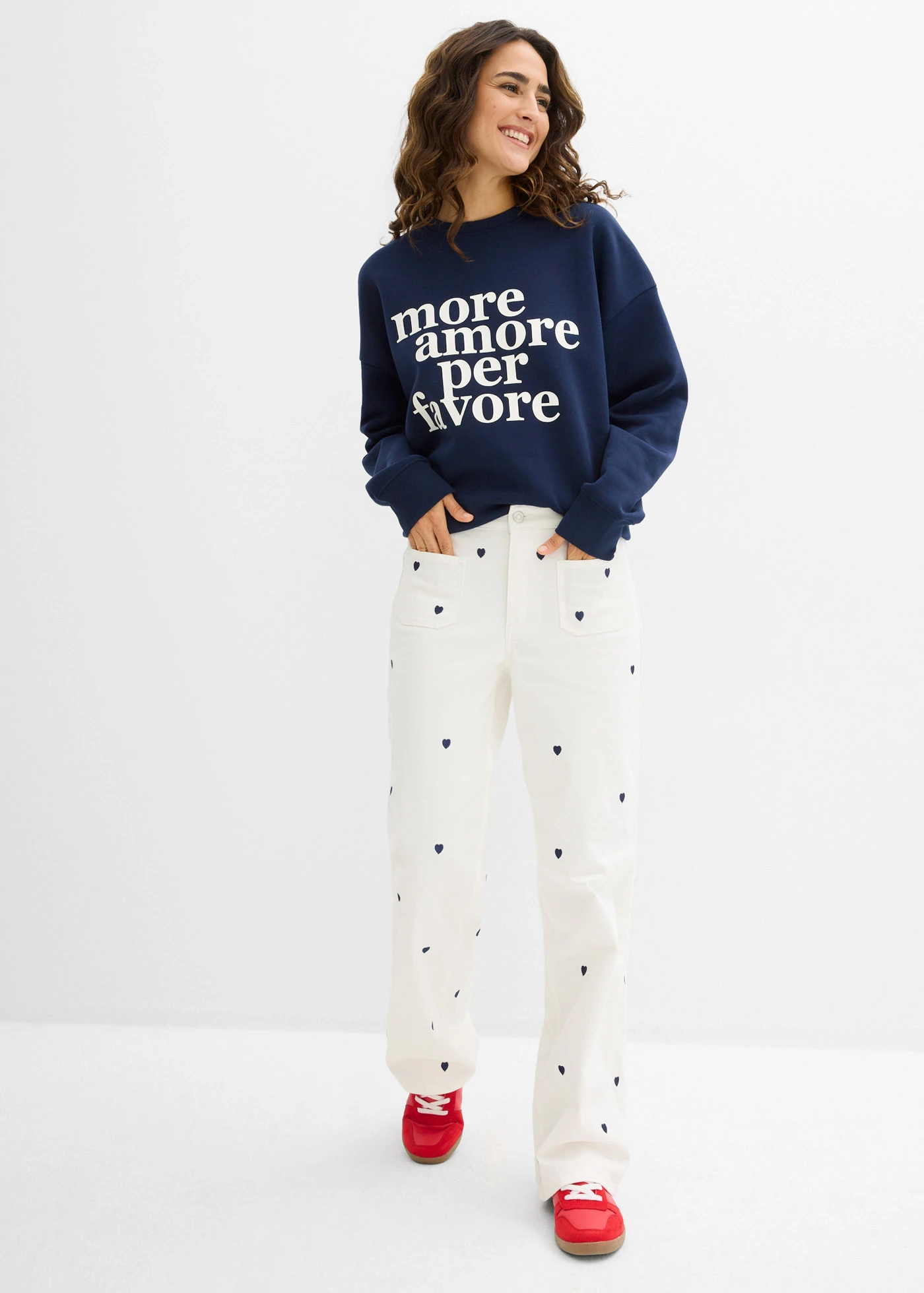 Pantaloni din twill cu broderie • ecru/bleumarin • magazin bonprix