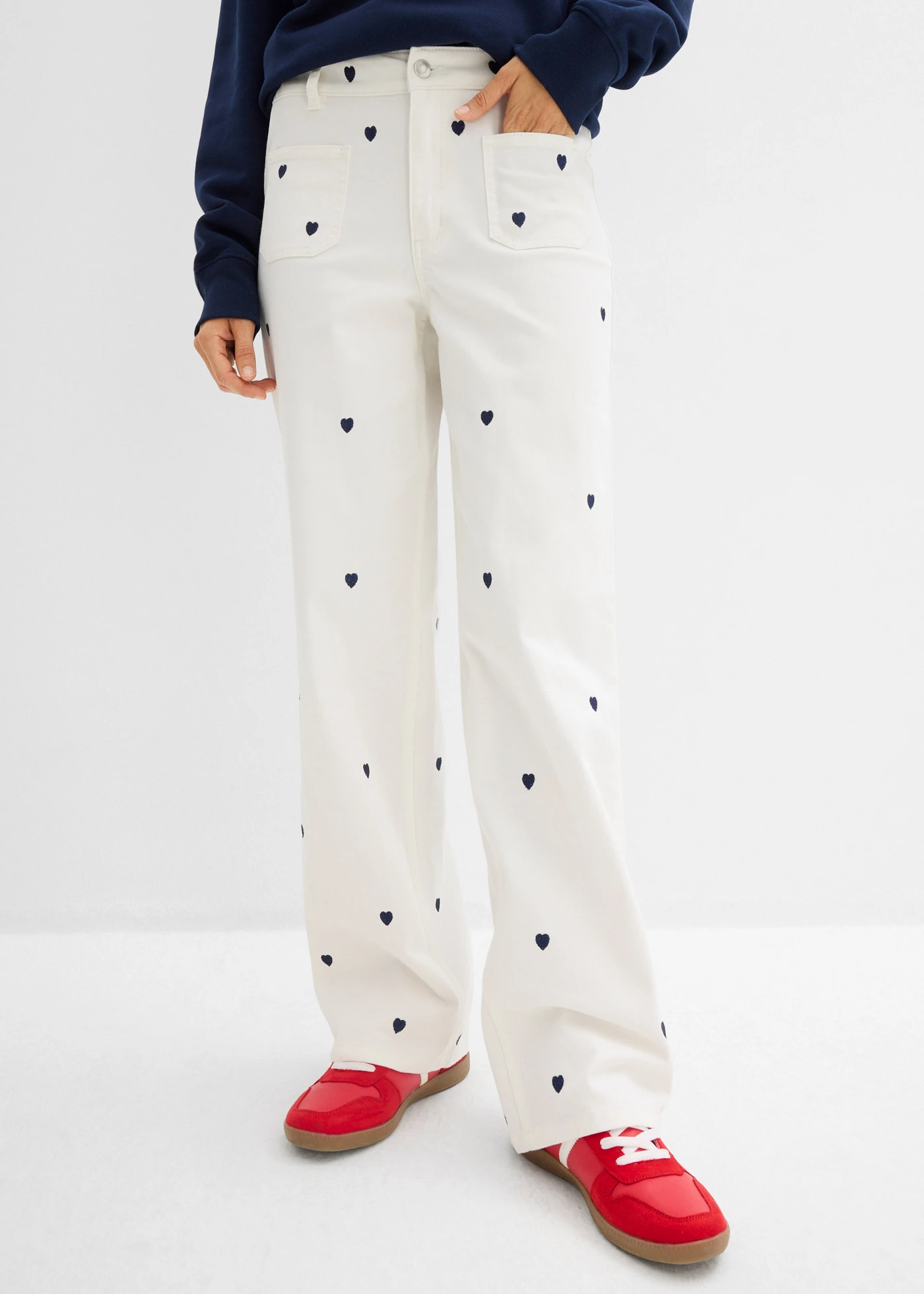 Pantaloni din twill cu broderie • ecru/bleumarin • magazin bonprix