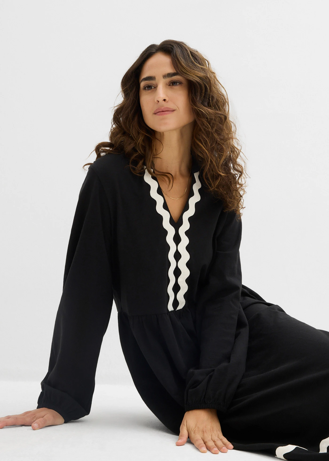 Robe en jersey • noir-écru • Boutique bonprix