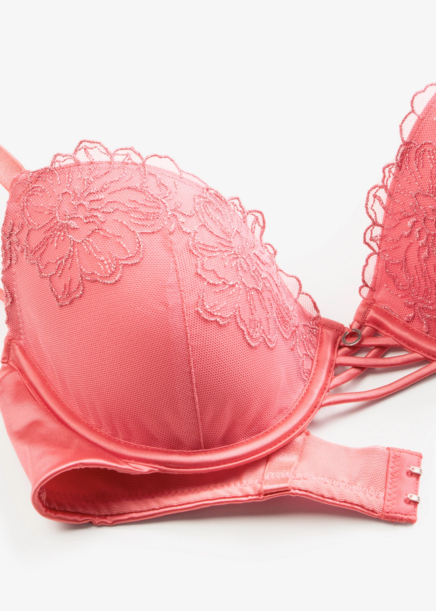 Soutien-gorge à coques avec dentelle florale • rose corail • Boutique bonprix