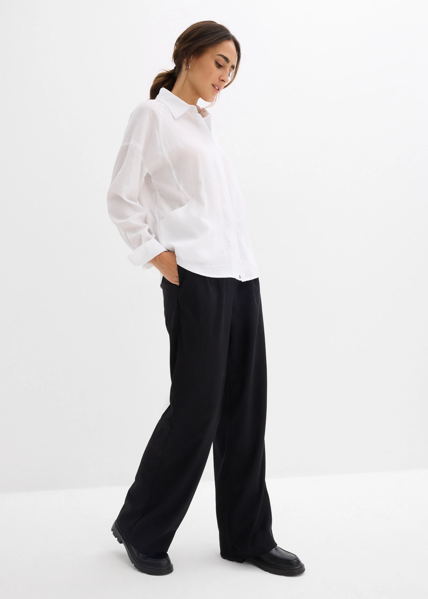 Overhemdblouse met zakken in een viscose mix • wit • bonprix online shop