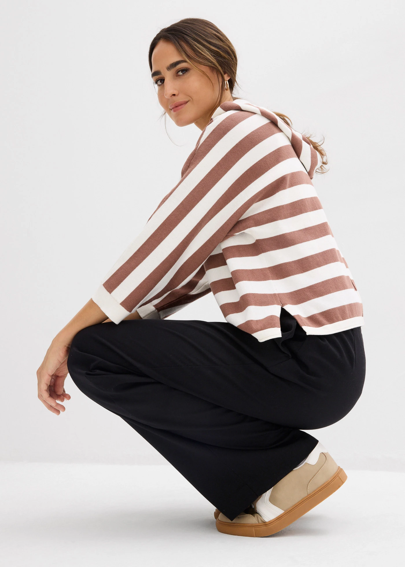 Oversized fijn gebreide trui • parelwit-kastanjebruin gestreept • bonprix online shop