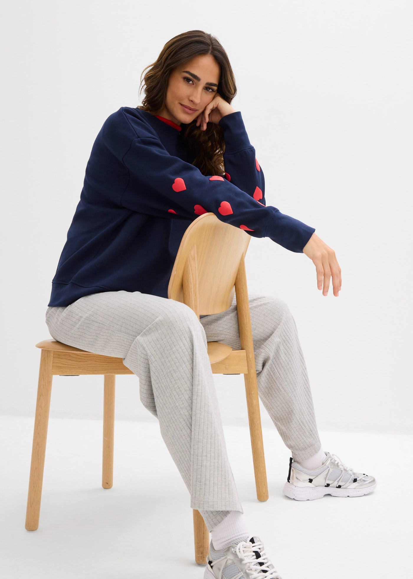 Sweat-shirt en coton mélangé • bleu foncé-fraise imprimé • Boutique bonprix