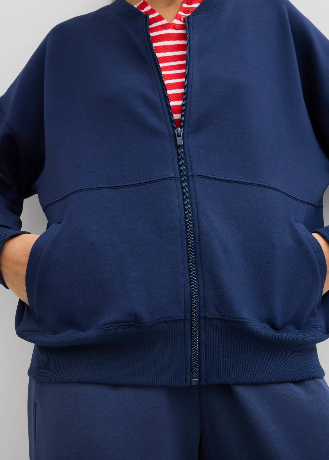 Sweat zippé oversize en matière néoprène • bleu foncé • Boutique bonprix