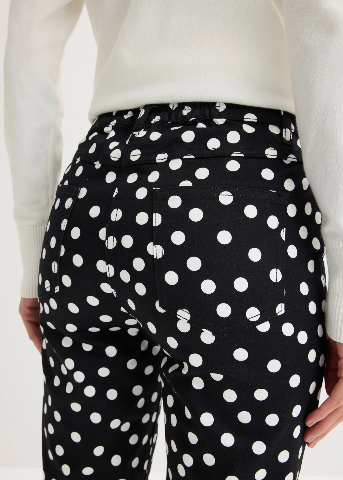 Pantaloni cu 5 buzunare stretch • negru-ecru cu puncte • magazin bonprix