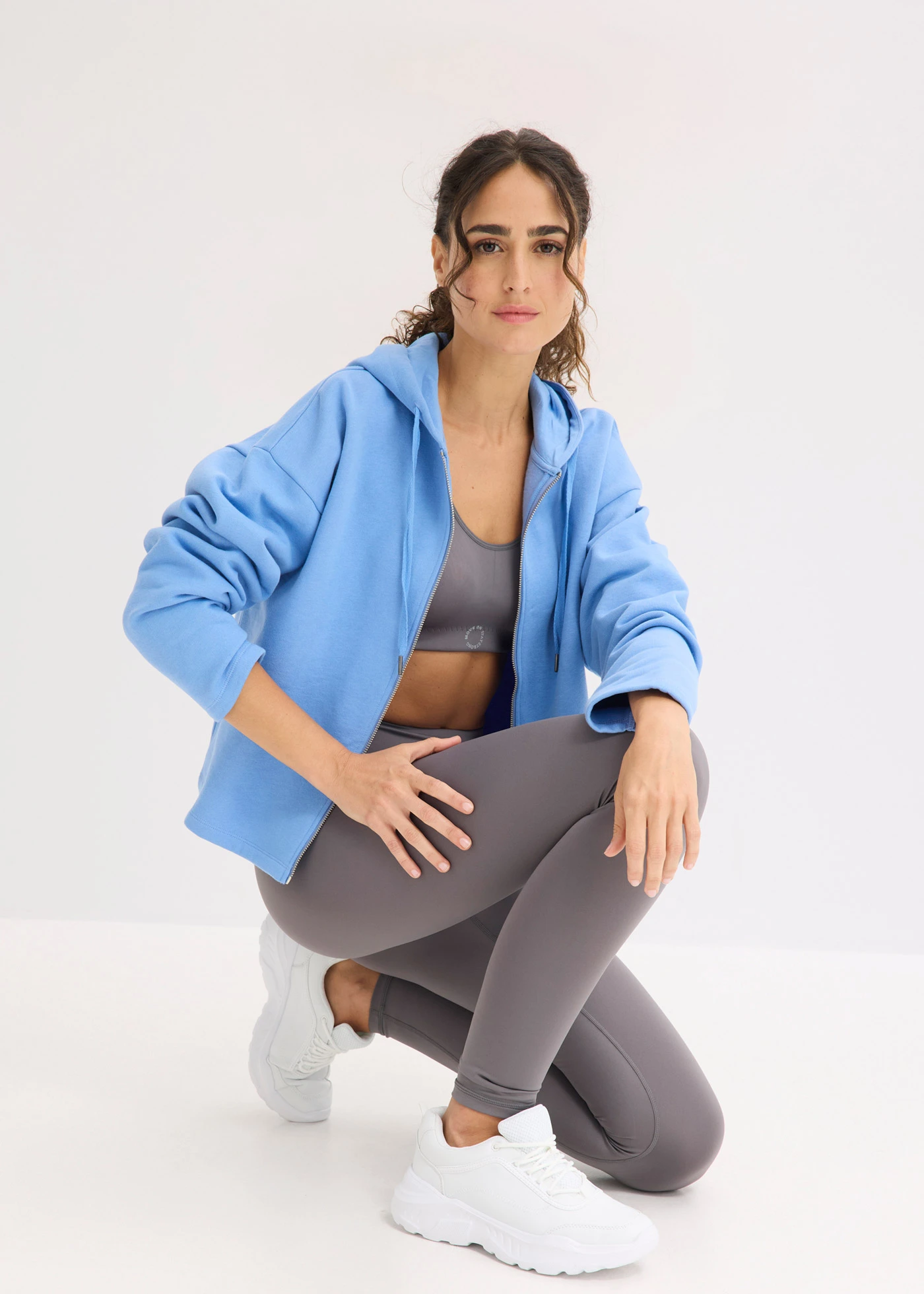 Jachetă casual cu bumbac organic 100% • albastru mediu • magazin bonprix