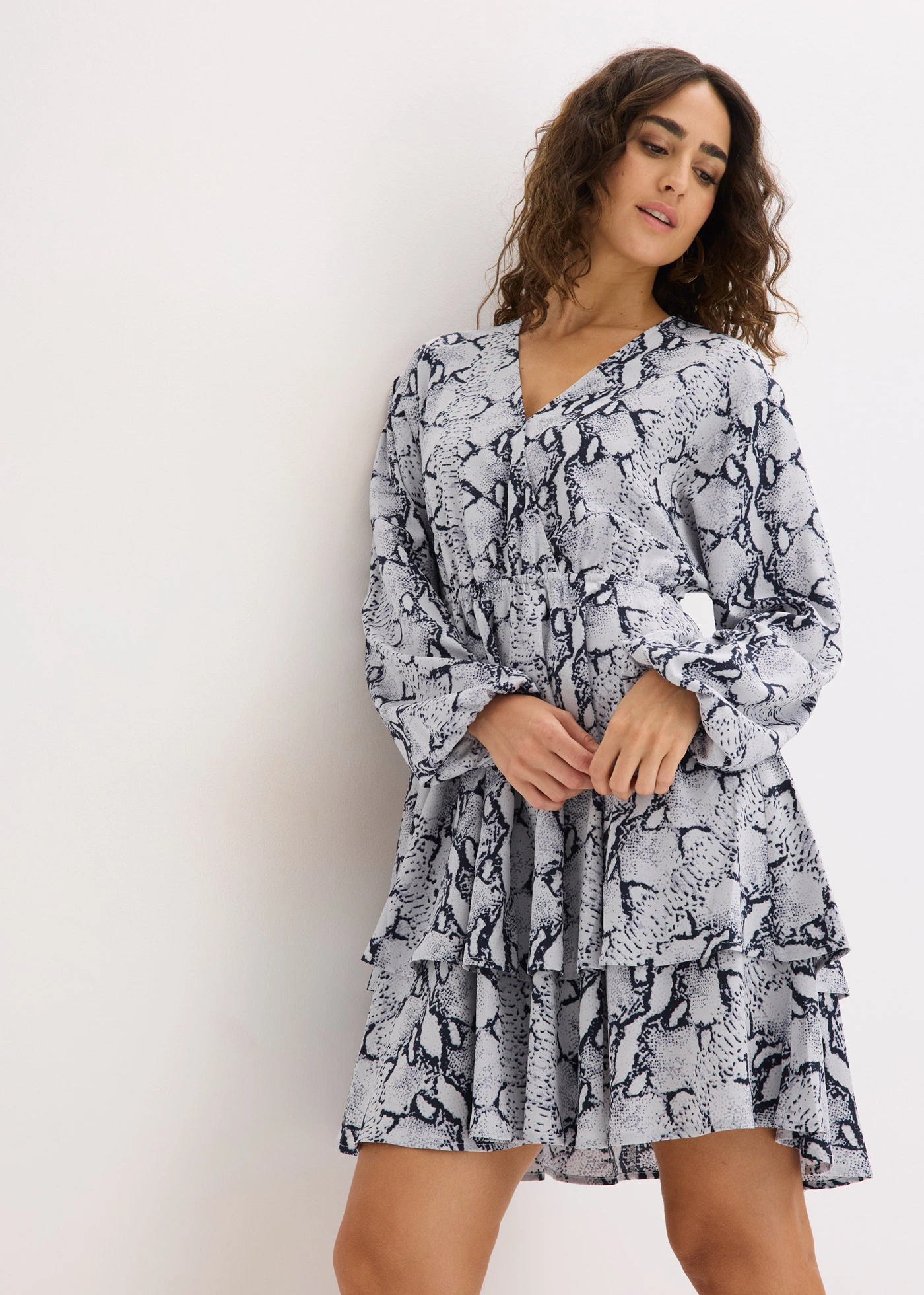 rochie cu imprimeu • negru-alb cu imprimeu șarpe • magazin bonprix