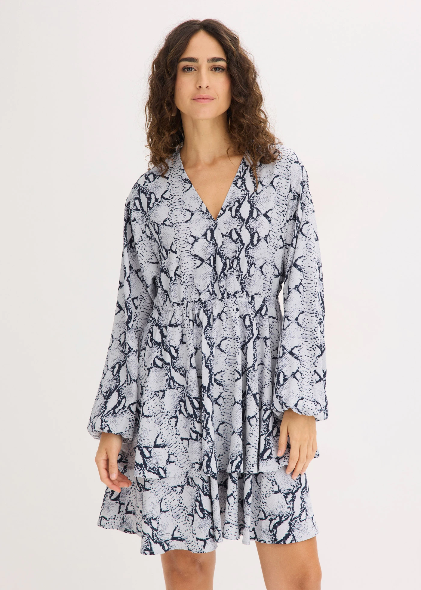 rochie cu imprimeu • negru-alb cu imprimeu șarpe • magazin bonprix