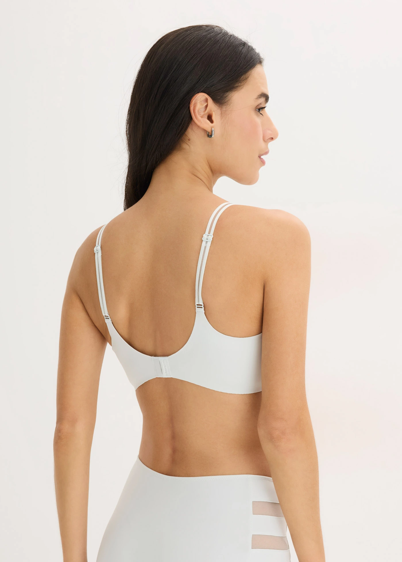 Feel Comfort előformázott melltartó merevítő nélkül, neccbetéttel • krémkék • bonprix áruház