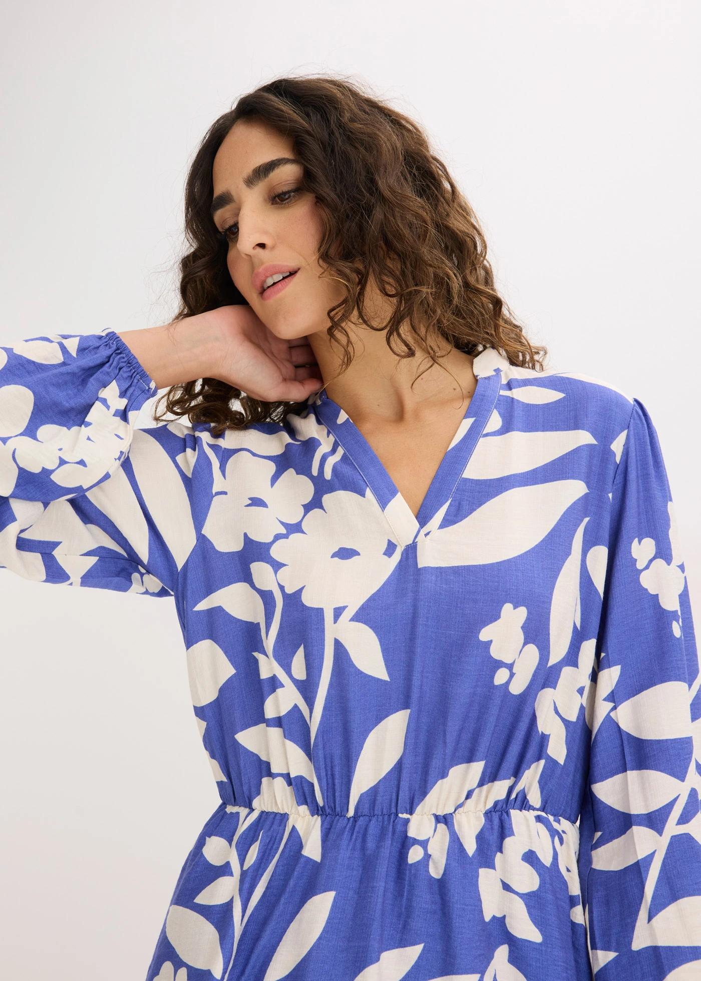 Rochie-tunică • albastru floral • magazin bonprix