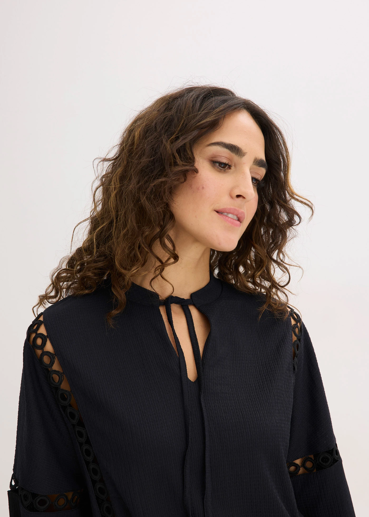 T-shirt manches longues en crêpe texturé • noir • Boutique bonprix