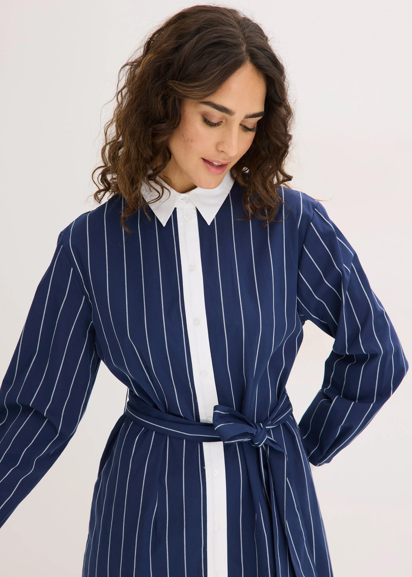 Rochie-bluză • bleumarin/alb dungat • magazin bonprix