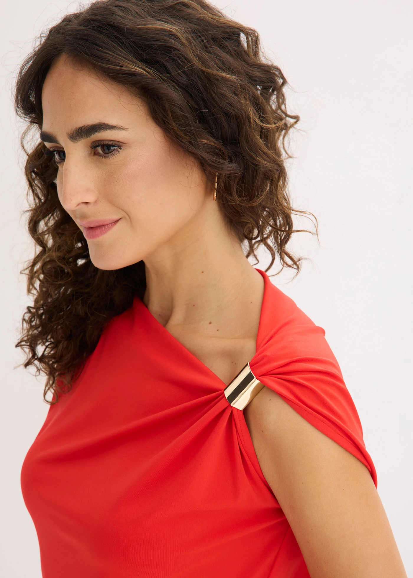 Shirt met asymmetrische halslijn • aardbeirood • bonprix online shop