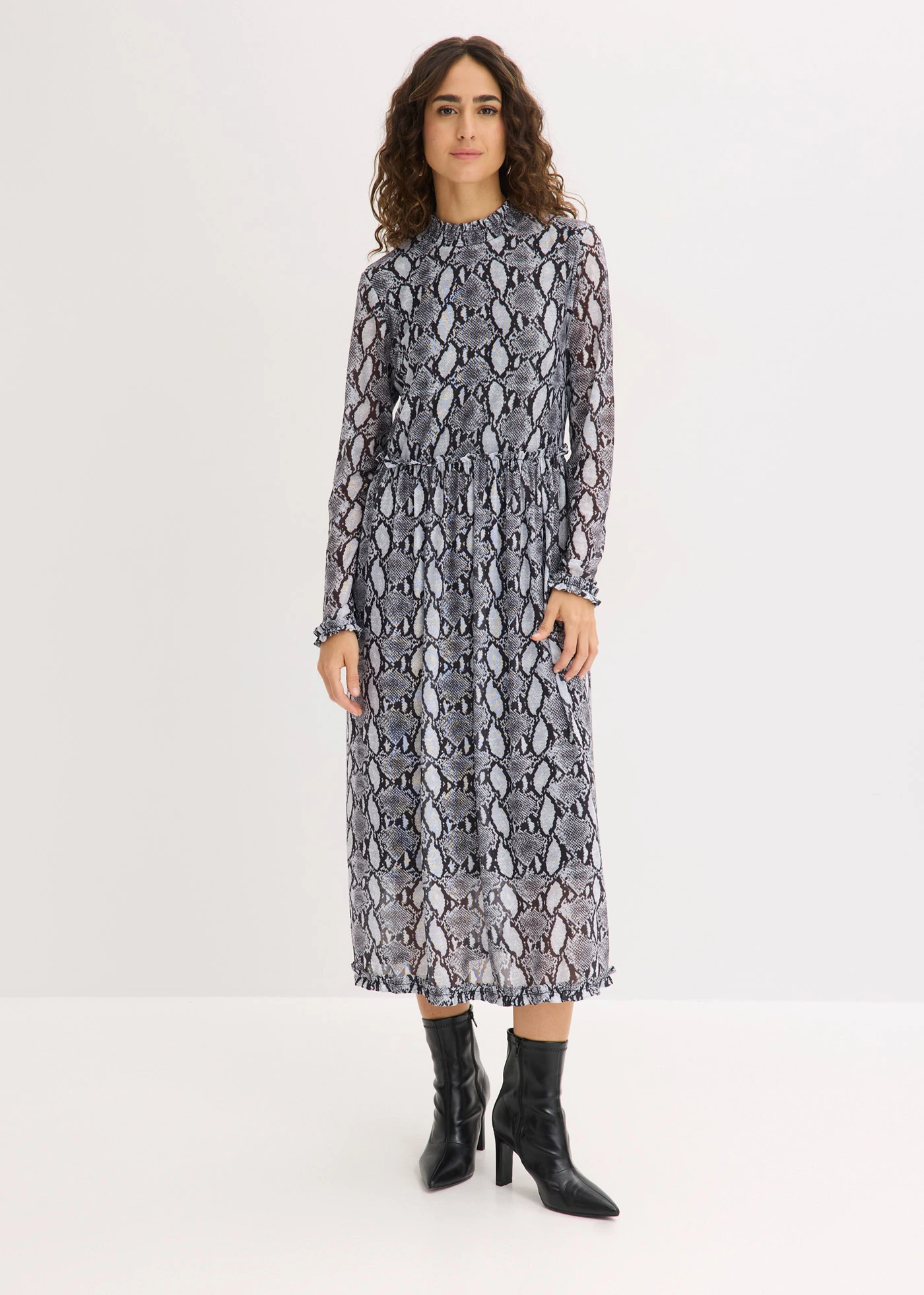 Midi ruha puha neccből • fekete/fehér kígyómintás • bonprix áruház