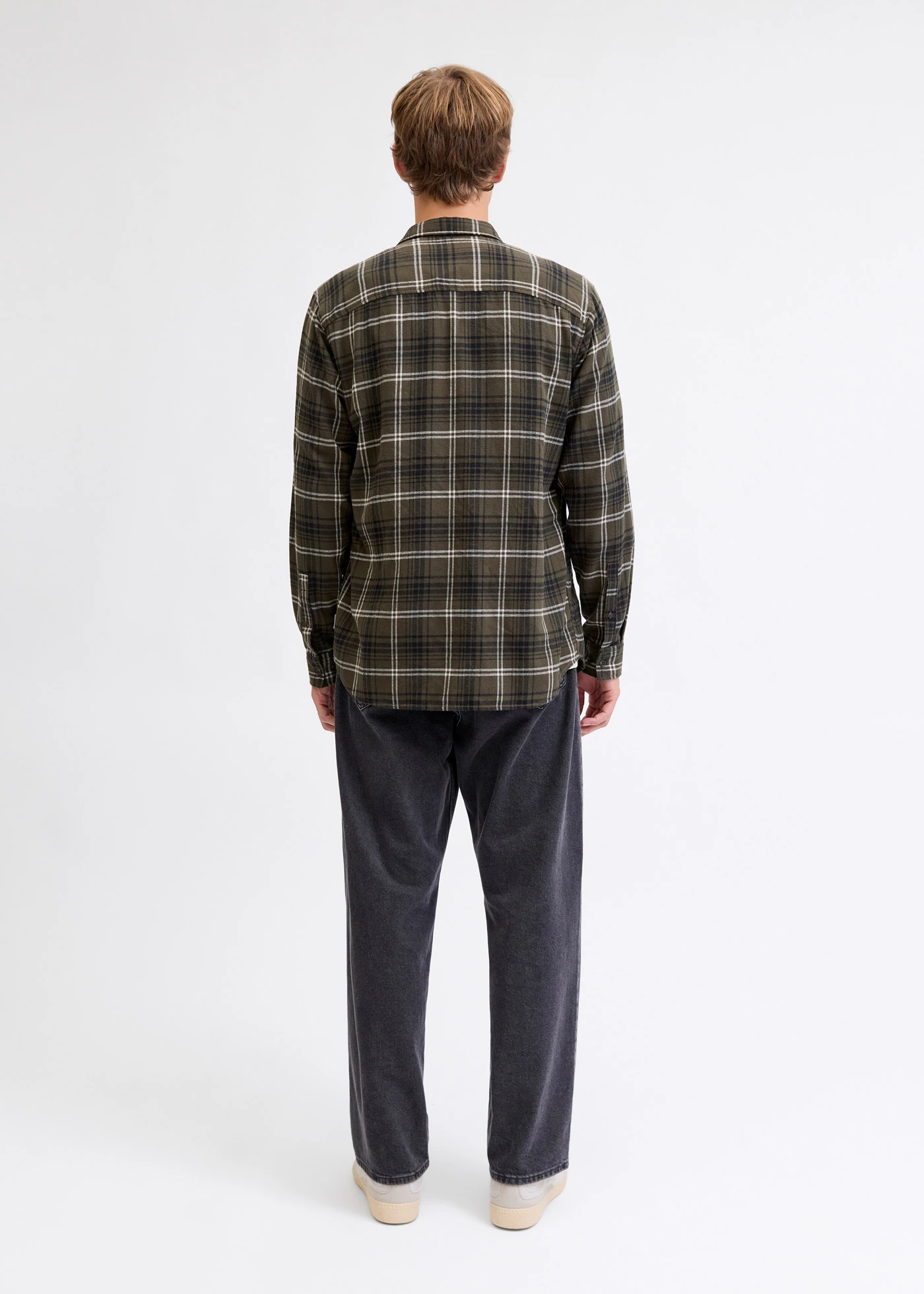 Chemise JJ REBEL en flanelle 100% coton • noir-olive carreaux • Boutique bonprix