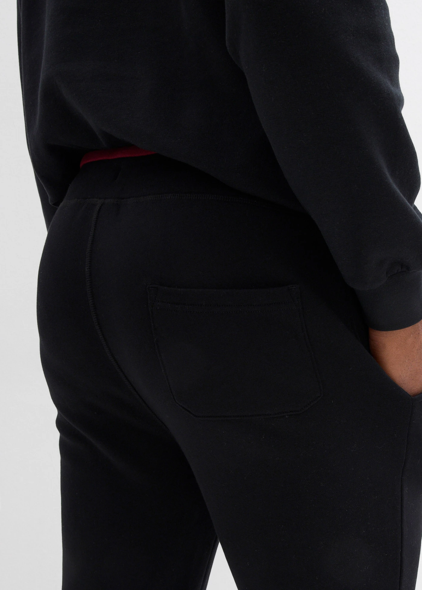 Pantalon de jogging avec détails sportifs • noir • Boutique bonprix