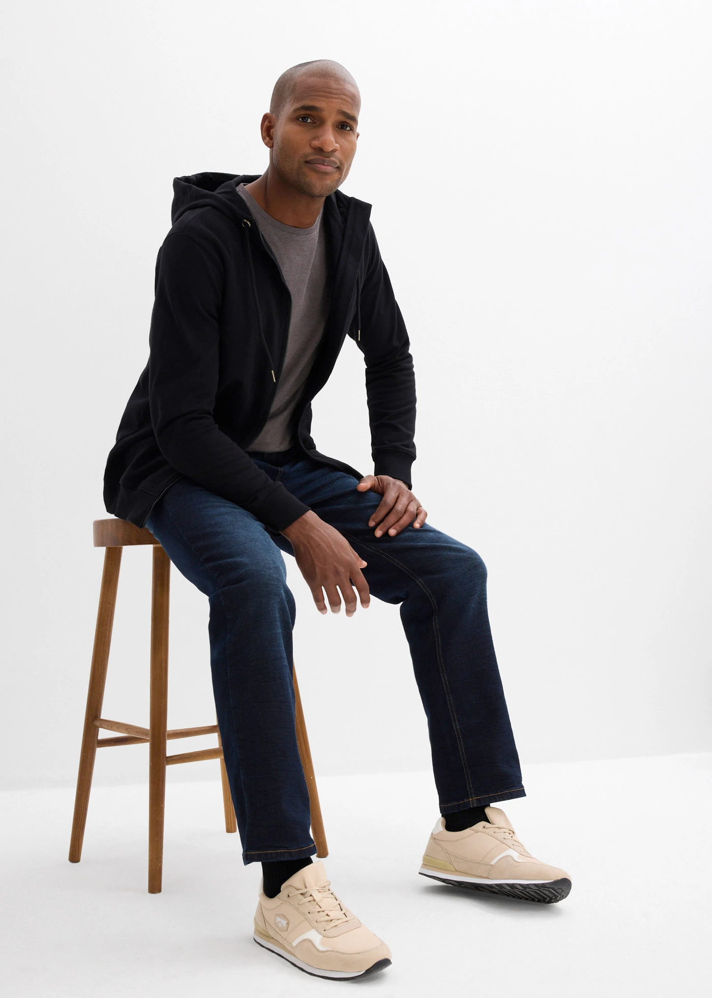 2-az-1-ben hordozó kapucnis szabadidőfelső férfiaknak, puha pamut anyagból • fekete • bonprix áruház