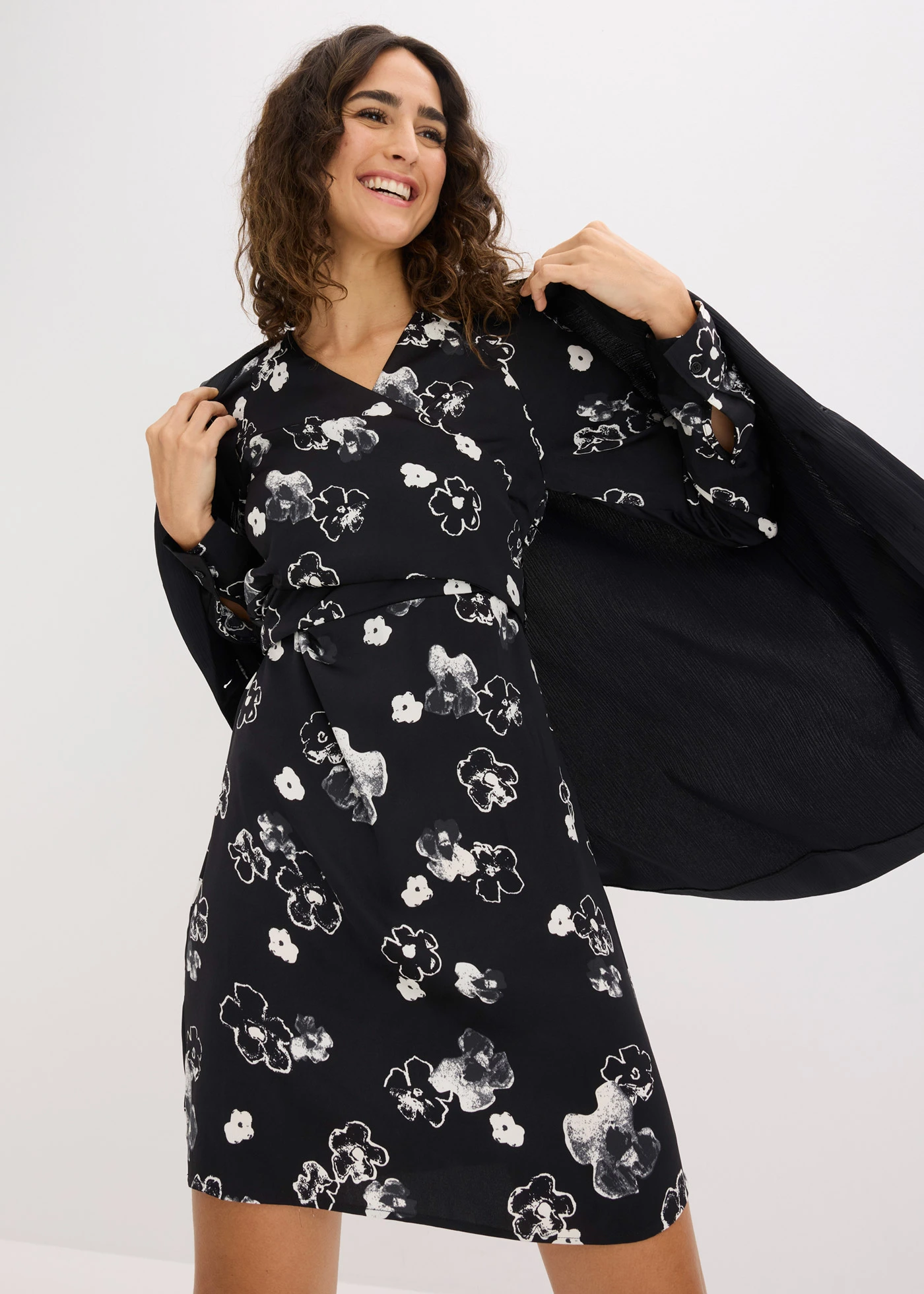 Rochie din satin fluid • negru/alb floral • magazin bonprix