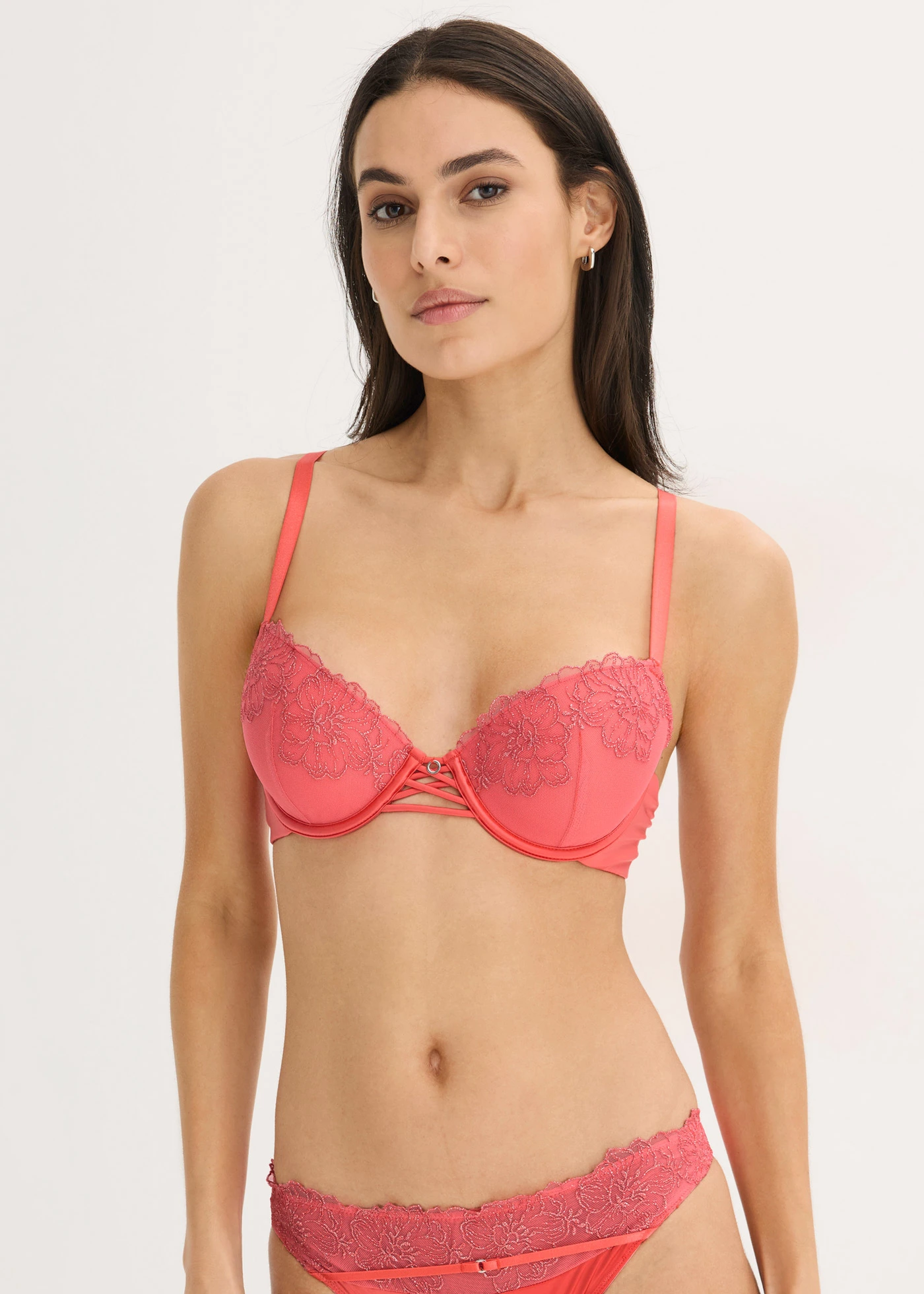 Soutien-gorge à coques avec broderie florale métallisée • rose corail • Boutique bonprix