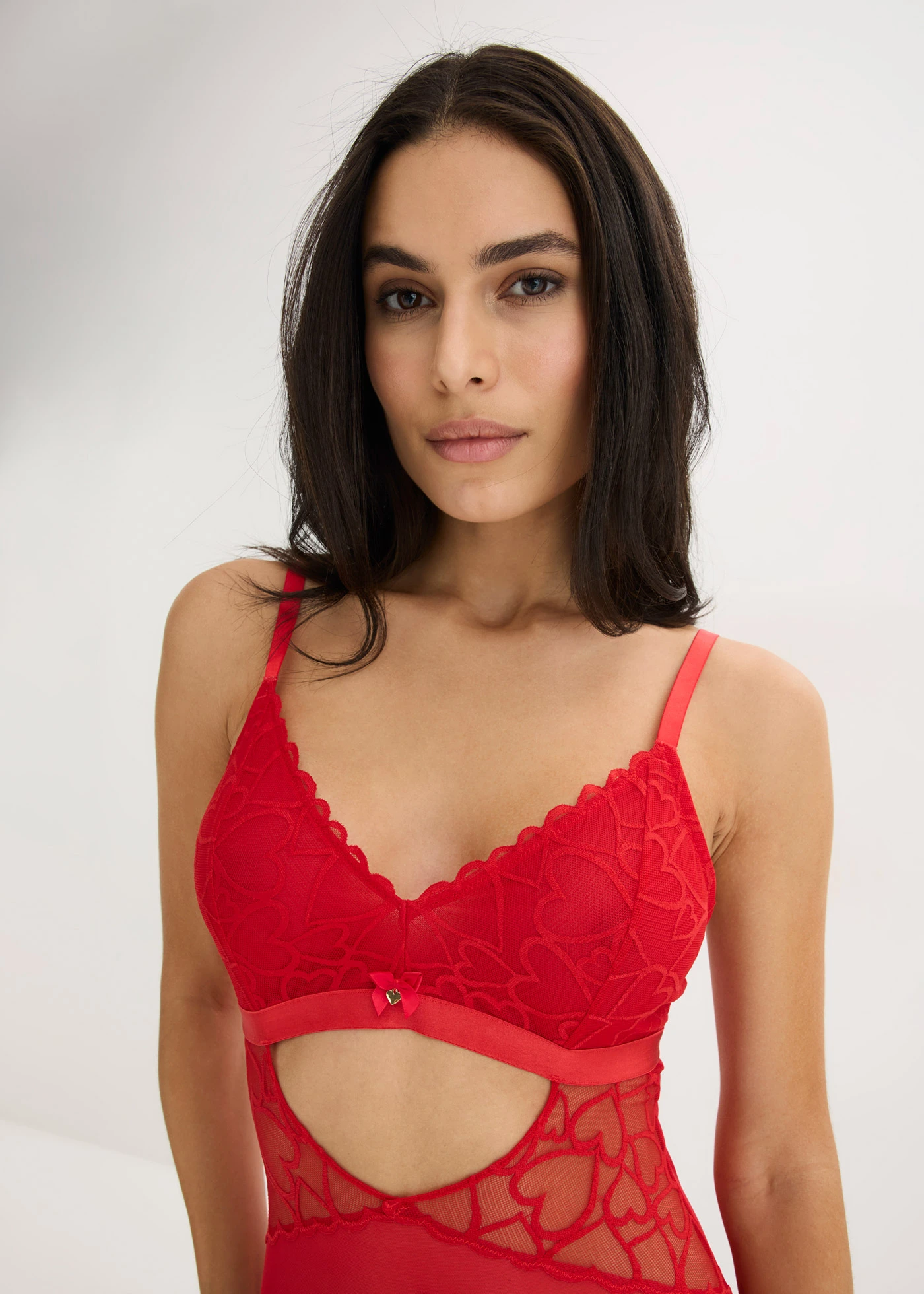 Body-string cu dantelă cu inimioare • roșu-salsa • magazin bonprix