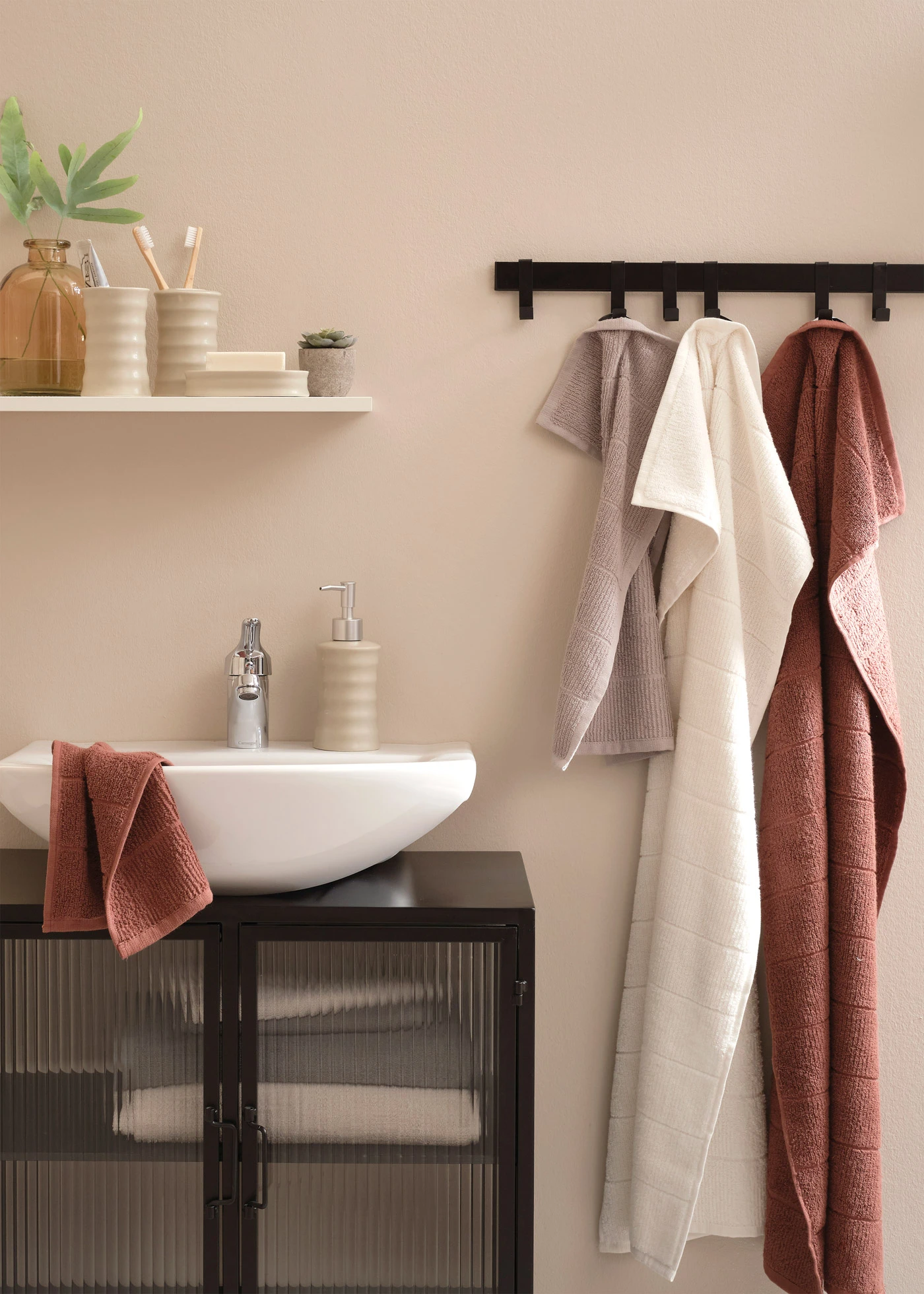 Lot de 4 accessoires de salle de bain • crème • Boutique bonprix