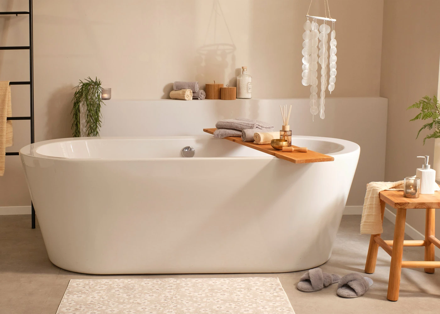 Zvonkohra s mušlemi tabulovkami • bílá • bonprix obchod