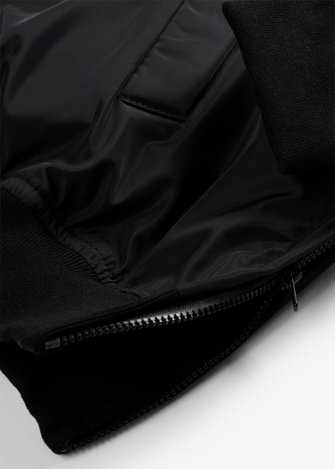 Lekko ocieplana bomberka • czarny • sklep bonprix